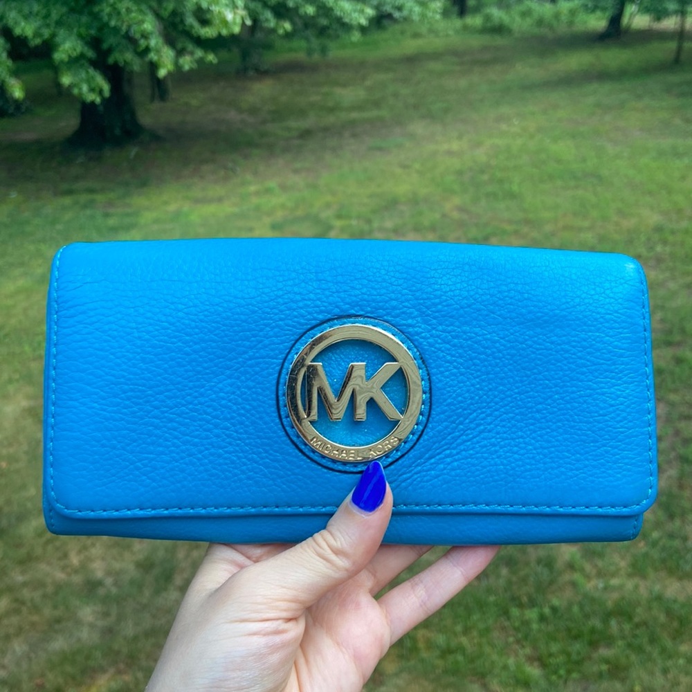 Michael Kors Fulton Blue Pebble Leather Women's Flap Carryall Wallet